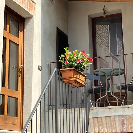 Un Passo Dal Castello