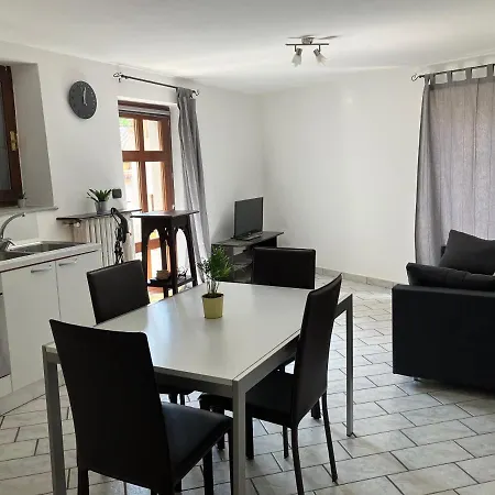 Lägenhet Un Passo Dal Castello Barolo